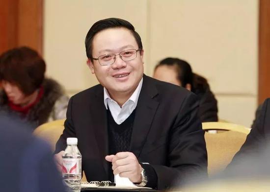 水产局,供销合作社等单位任职,后来出任荆门市掇刀区区长