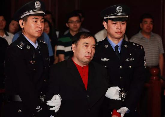 2012年4月厦门市中级人民法院开庭审理赖昌星走私普通货物、行贿案。安海涛 摄