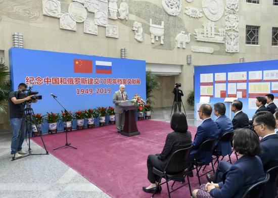  俄罗斯驻华大使杰尼索夫在开幕式上发言 新华社记者高洁摄