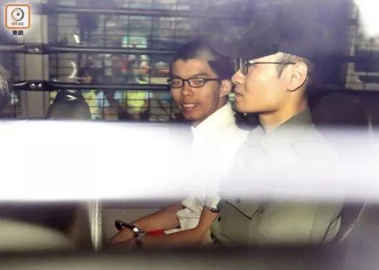 2017年8月黄之锋乘囚车至香港高等法院应询