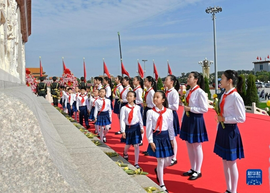 烈士纪念日向人民英雄敬献花篮仪式在北京天安门广场隆重举行（2020年9月30日摄）。新华社记者 岳月伟 摄