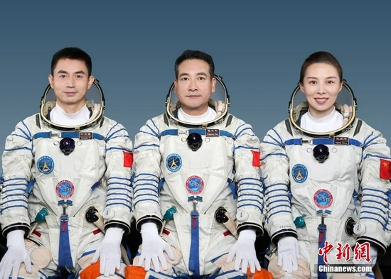 翟志刚、王亚平、叶光富执行神舟十三号载人飞行任务，将在轨驻留6个月。中国载人航天工程办公室 供图