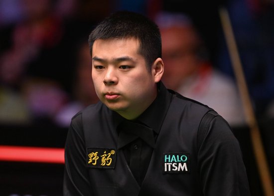 一度连救3赛点！庞俊旭4-6不敌罗伯逊，后者半决赛将对阵特鲁姆普