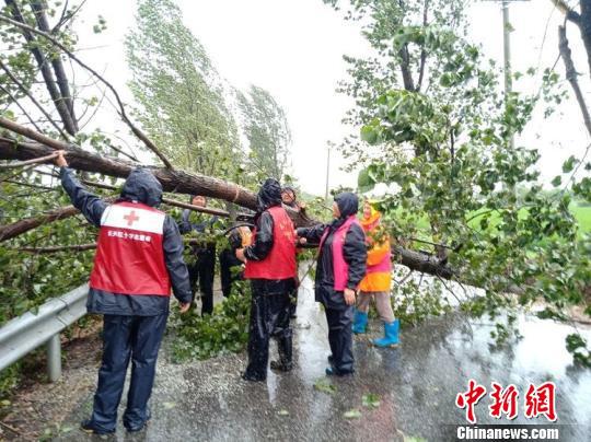 各地红十字会参与救灾。　浙江省红十字会供图