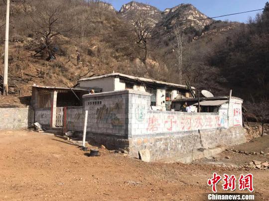 图为磨子沟村村口。 张帆 摄