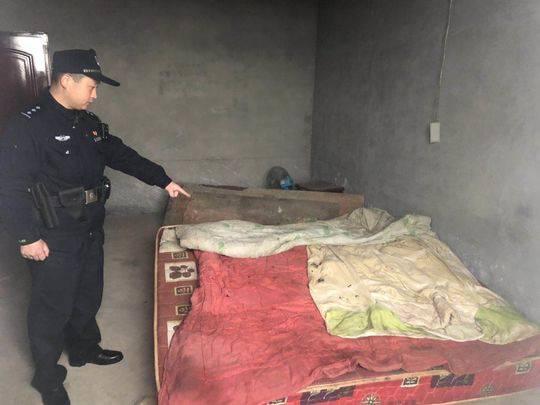悍匪冯学华的末路逃亡:途中强2人 一路嗜酒如命 冯学华在老家附近的一处藏匿点。