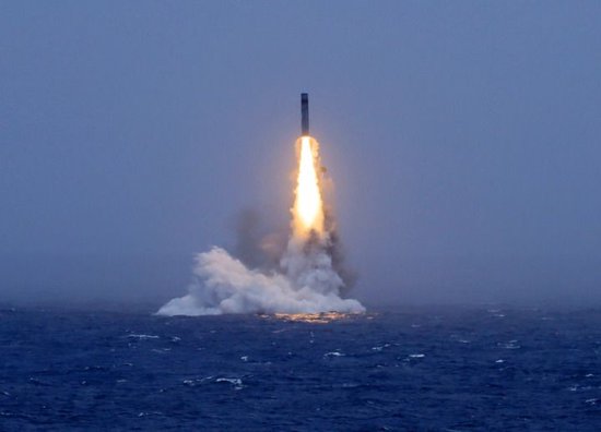 外媒关注中国海军成功试射潜射战略导弹