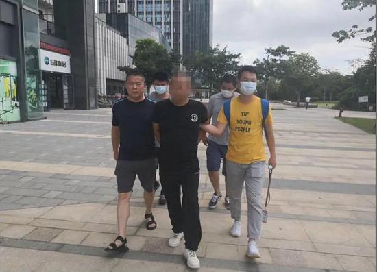 △ 犯罪嫌疑人黄某被抓获