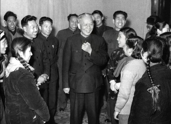 刘少奇女儿毛泽东外孙2上将2中将出席的座谈会