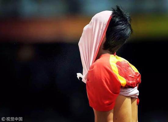 刘翔影帝:媒体:“失踪”的刘翔和他的十年 2008年8月18日,刘翔因伤而退出比赛