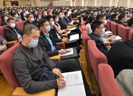 2020年11月7日，学习贯彻党的十九届五中全会精神中央宣讲团首场报告会在北京举行。 新华社记者 李贺 摄