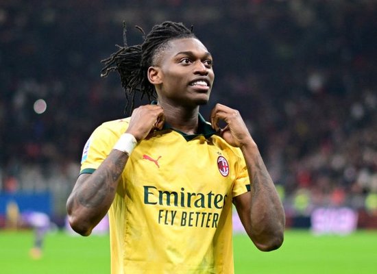 记者:莱奥身体已恢复并参加米兰合练 普利西奇和拉比奥特仍单练