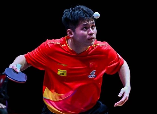 WTT多哈冠军赛男单1/4决赛：林诗栋4-2战胜梁靖崑，晋级四强