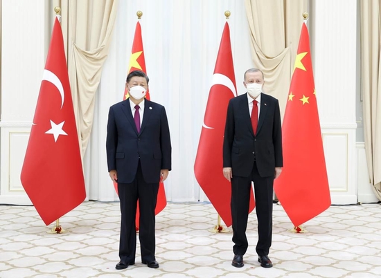 当地时间9月16日上午，国家主席习近平在撒马尔罕国宾馆会见土耳其总统埃尔多安。新华社记者丁海涛 摄