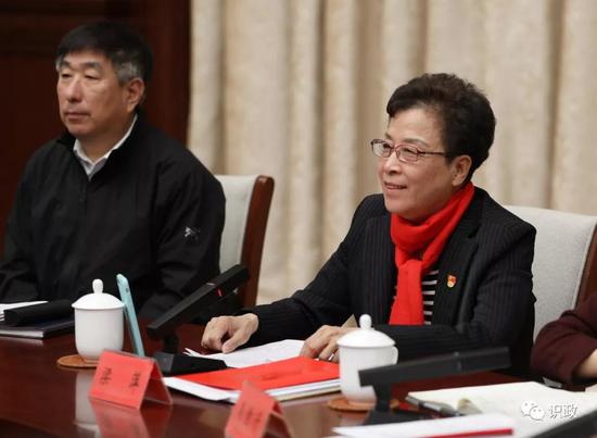 小巷管家代表梁萍在会上发言