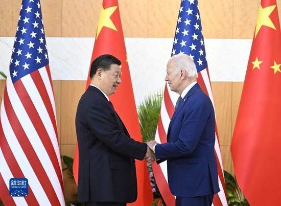 当地时间11月14日下午，国家主席习近平在印度尼西亚巴厘岛同美国总统拜登举行会晤。新华社记者 李学仁 摄