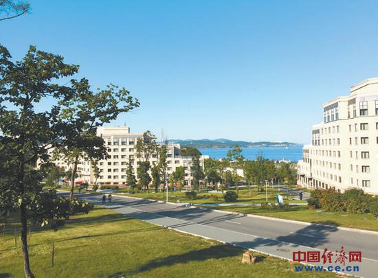 图为东方经济论坛举办地俄罗斯岛远东联邦大学校园。经济日报-中国经济网记者 廖伟径摄