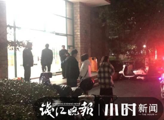 浙工大宿舍楼起火火焰冲出窗外 多名被困女生获
