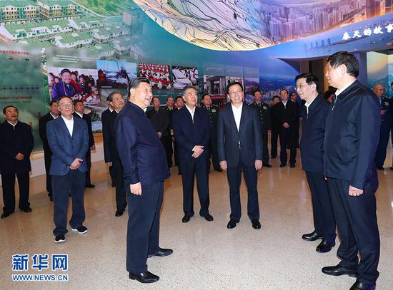 2018年11月13日，党和国家领导人习近平、栗战书、汪洋、王沪宁、赵乐际、韩正、王岐山等在国家博物馆参观“伟大的变革——庆祝改革开放40周年大型展览”。 新华社记者 谢环驰 摄
