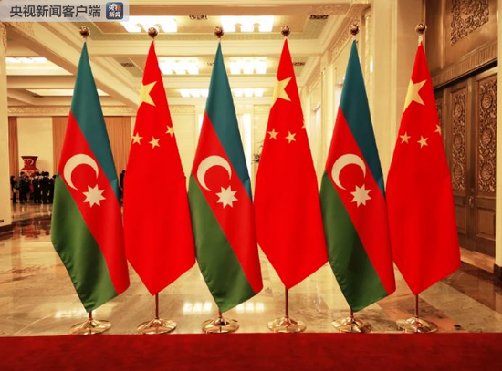 △习近平和阿塞拜疆总统阿利耶夫在此处握手。（央视记者张晓鹏拍摄）
