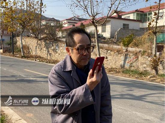  刚走出看守所的林永祥和女儿通话