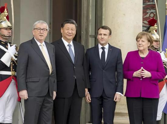  △26日，国家主席习近平在巴黎同出席中法全球治理论坛闭幕式的法国总统马克龙、德国总理默克尔和欧盟委员会主席容克举行会晤。