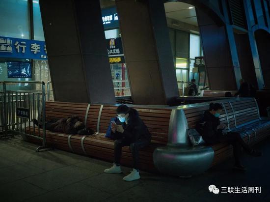 76天后,第一辆离汉列车的开动时刻