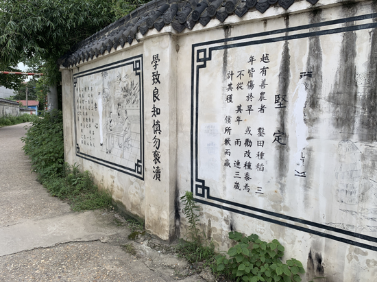  豫章书院原址外还有当年学院的标语痕迹。新京报记者 李阳 摄