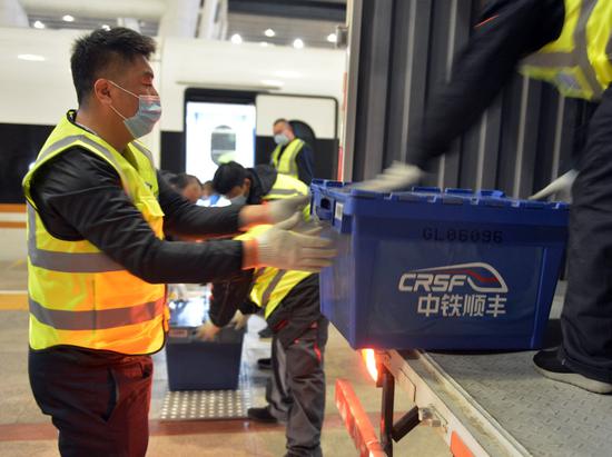 北京日报|头一回！今早这趟复兴号，“乘客” 都是双11快件