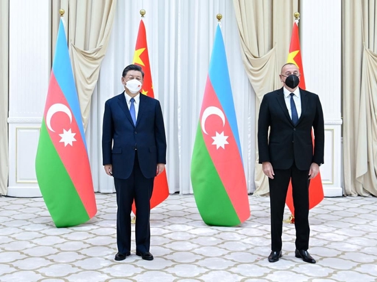 当地时间9月15日下午，国家主席习近平在撒马尔罕国宾馆会见阿塞拜疆总统阿利耶夫。新华社记者翟健岚 摄