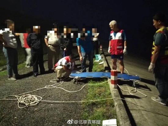网友钓鱼转账21岁空姐深夜打车进市区被杀 凶手仍在潜逃嫌犯其人滴滴