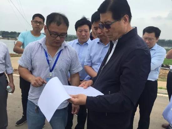 崇仁县人民政府网 图为马中平在江西进行环保督察