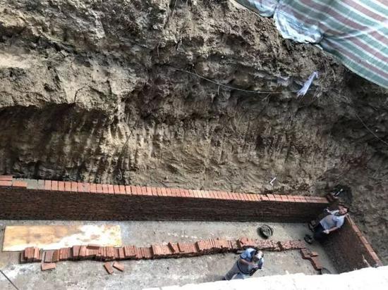 北京一业主私挖5米深坑建地下室