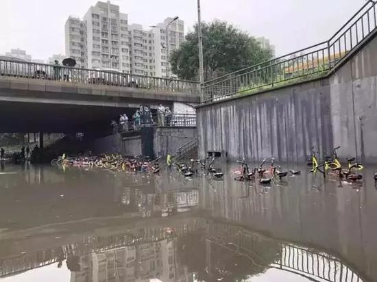 北京暴雨预警升级 最大雨量335毫米