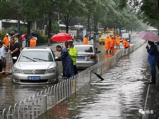 北京暴雨图片:北京暴雨“阵势”有多大?看看这些照片就能感受到