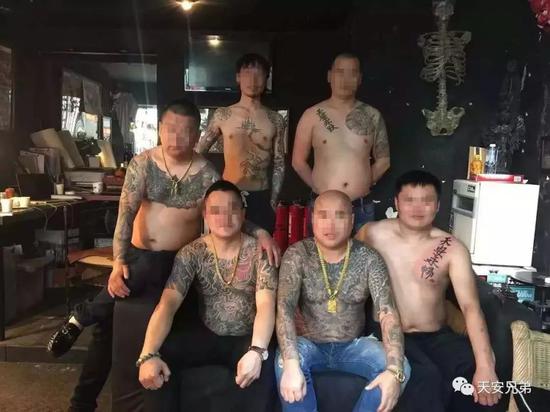 新京报在网上cosplay黑社会不是酷而是low