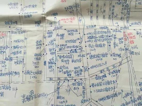 梁瑞梅2007年的第一张手绘地图（局部）。新华社记者 王井怀 摄