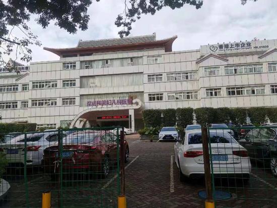 工作人员很警惕