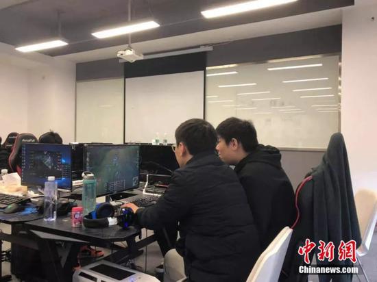 电竞私塾“七煌原初学院”内景。受访者供图