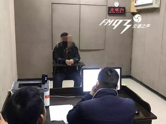 我35岁父亲45岁母亲38岁 男子怪话牵出大秘