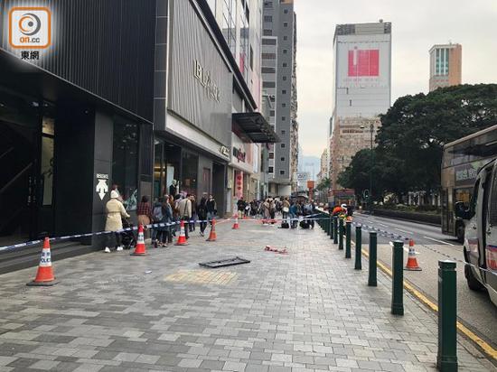 警方第一时间封锁现场。（图源：香港“东网”）