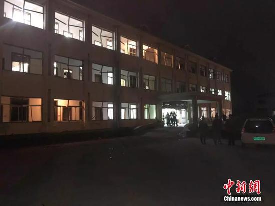 图为化工园管委会大楼破损严重。于从文 摄