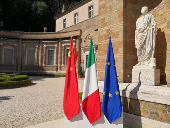  3月23日，国家主席习近平与意大利总理孔特在罗马以西马达马庄园见证签署政府间合作文件。图为马达马庄园外景。（新华社记者兰红光摄）