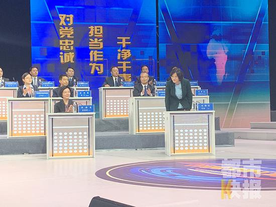 搞搞吧图片:西安两区迎来“大考” 两位女区长都没及格 此次问政聚焦的未央区和长安区的营商环境。
