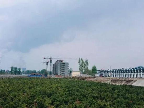 孟堡村正在建设中的第二期新民居。摄影/张晓琳