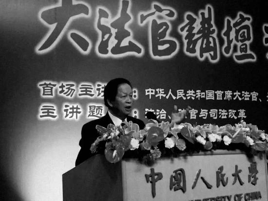 2002年12月，肖扬在中国人民大学“大法官讲坛”作“法治、法官与司法改革”的讲演。