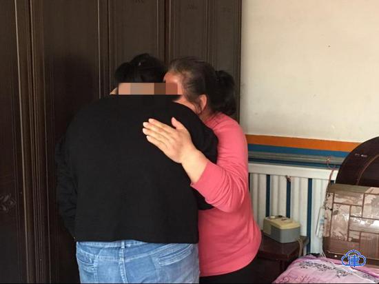 想到孩子,李家人就会抱头痛哭