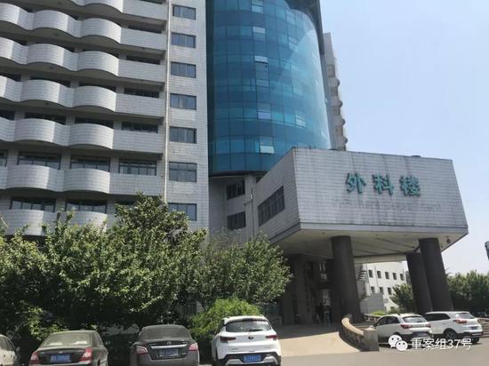▲山东省莱钢医院外科楼5楼儿科病房，是当年凶案的案发地点。新京报记者 王昱倩 摄