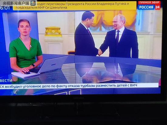 △俄罗斯国家电视台“俄罗斯24”频道对习普会进行了现场直播。（国广记者李俊翔拍摄）