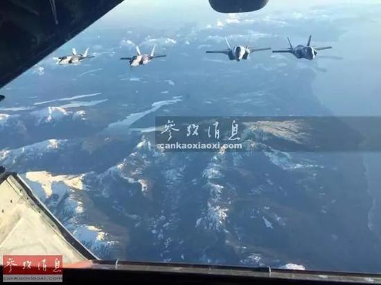 ▲資料圖片：2017年1月11日，美軍F-35B隱身戰(zhàn)機編隊飛抵日本境內(nèi)。這是首批部署10架中的4架。